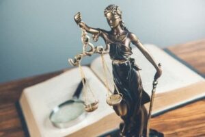 حقوق متهم در ارتباط با وظایف وکیل قاچاق کالا