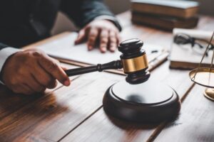وکیل برای مطالبه دیه پزشکی