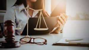 وکیل متخصص در دعاوی داروسازی
