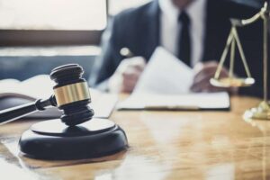 نیاز شرکت های صنعتی به وکیل