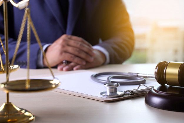 وکیل متخصص در جراحی زیبایی