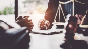 نقش وکیل قرارداد محرمانگی