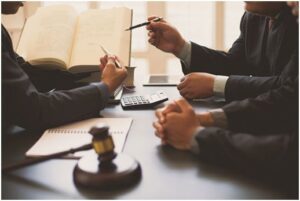 وظایف وکیل متخصص قراردادهای آنلاین