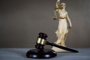 پیگیری مطالبات توسط وکیل