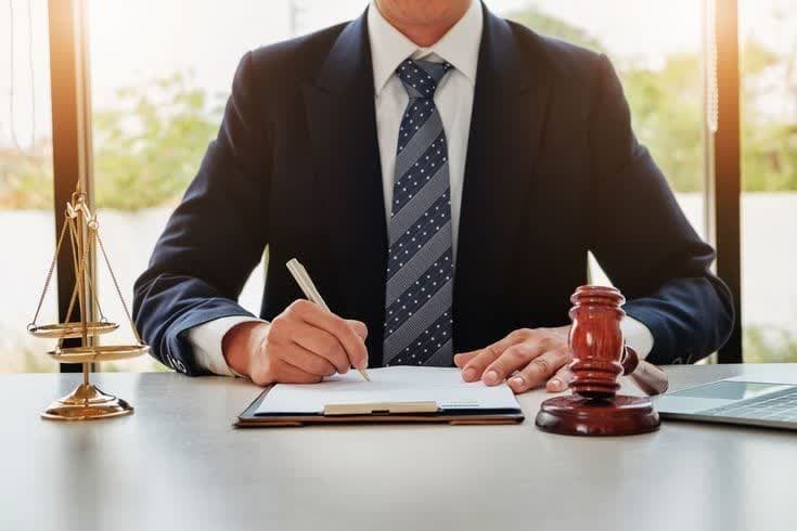 وکیل اطلاعات محرمانه
