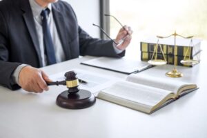 استخدام وکیل ثبت شرکت