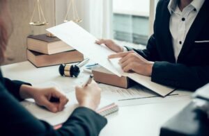 بهترین وکیل تخلفات اقتصادی