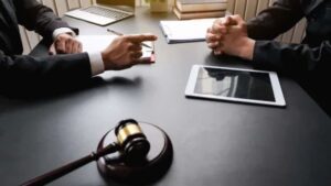 وکیل برای پرونده تجاوز