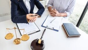 وکیل برای جبران خسارت نقض حقوق رسانه