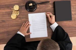 نقش وکیل در تنظیم قراردادهای سرمایه گذاری
