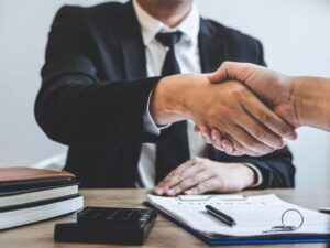 وکیل قراردادهای سرمایه گذاری