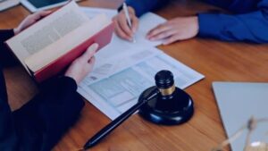 نحوه انتخاب بهترین وکیل سرمایه گذاری