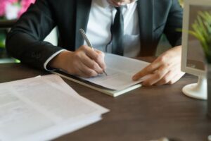ویژگی های بهترین وکیل شرط بندی در تهران