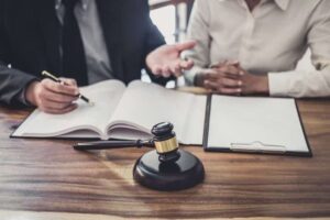 دلایل نیاز به وکیل متخصص رشوه