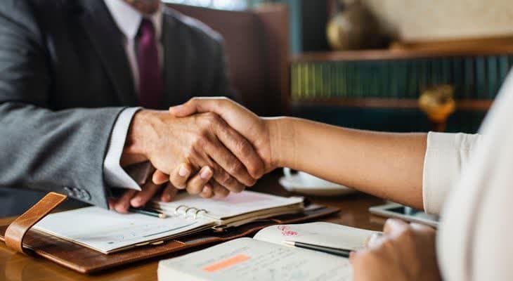 وکیل معاملات تقلبی
