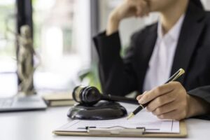 ویژگی های بهترین وکیل ولی دم