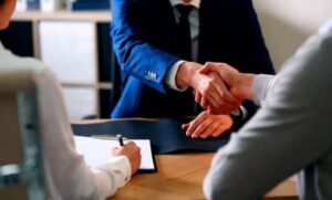 بهترین وکیل نشر اکاذیب