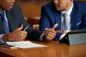 دلایل نیاز به وکیل حق تکثیر