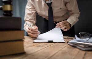 نقش وکیل متخصص در پرونده های کیفری