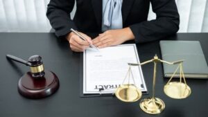 معیارهای مهم در انتخاب وکیل متخصص