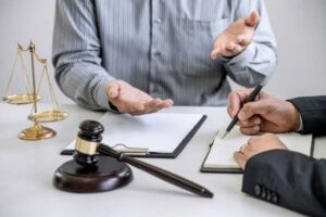 بهترین وکیل شاکی
