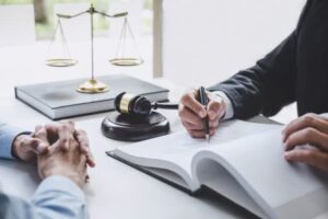 تنظیم شکایت توسط وکیل