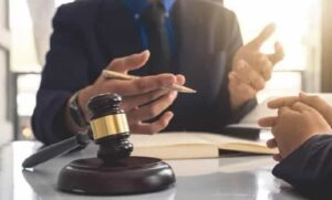 دلایل نیاز به وکیل جعل سند