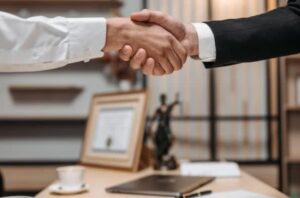 اهمیت وکیل معاملات تقلبی