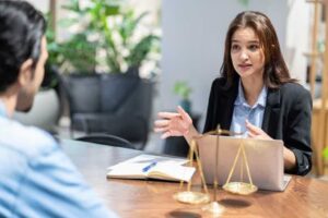 ویژگی های بهترین وکیل معاملات تقلبی