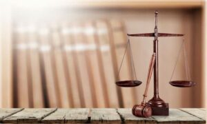 دلایل نیاز به وکیل مزاحمت