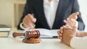 نقش حیاتی وکیل چک عادی در تهران