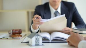 ویژگی های وکیل متخصص معاملات غیر منقول