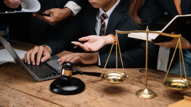 وکیل قاچاق انسان