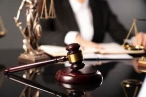 معیارهای انتخاب بهترین وکیل ذینفع چک