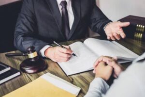 انتخاب بهترین وکیل دارنده چک