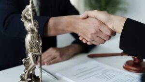 بهترین وکیل معاملات تجاری