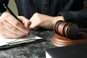 ویژگی های بهترین وکیل اختلاس