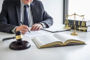نقش وکیل در کشف حقیقت