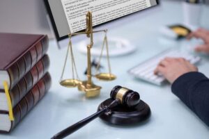 دلایل نیاز به وکیل قاچاق انسان