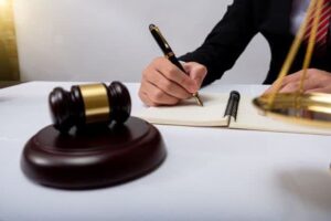 نقش وکیل جاسوسی در پرونده های قضایی