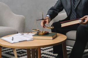 نقش وکیل در مراحل مختلف پرونده