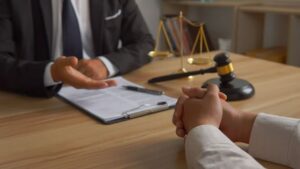 نقش وکیل نقص خودرو در احقاق حقوق مصرفکننده
