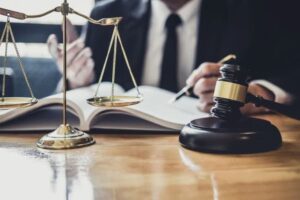نقش و مسئولیتهای وکیل کیفرخواست