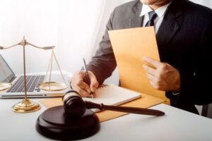 نقش وکیل در فرآیند صدور رأی