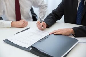 نقش وکیل وسیله نقلیه در فرآیند دریافت خسارت