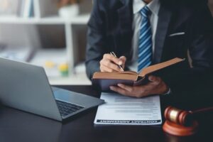 انتخاب بهترین وکیل چک حقوقی