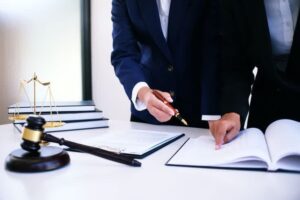 نقش وکیل چک وصول نشده در پیگیری پرونده