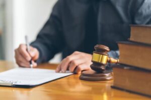 دلایل نیاز به وکیل دادرسی