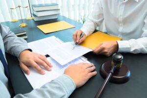 اهمیت مشاوره با وکیل آپارتمان نشینی
