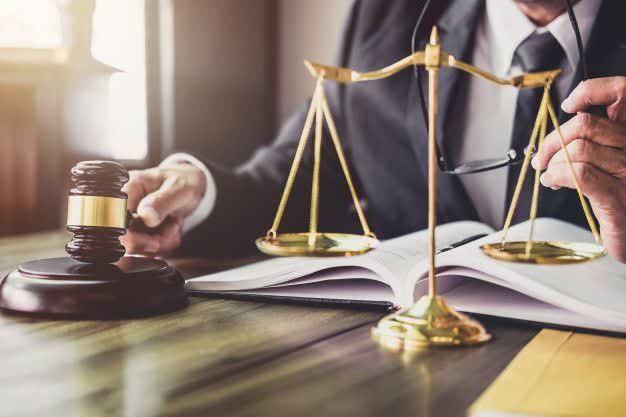 وکیل محکومیتهای مالی